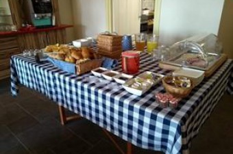 Ontbijtbuffet op zondag, zomer op de Lentemaheerd