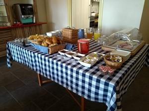 Ontbijtbuffet op zondag, zomer op de Lentemaheerd
